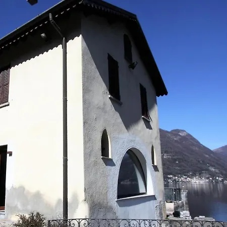 House On The Lake Shore Of Laglio Exterior photo